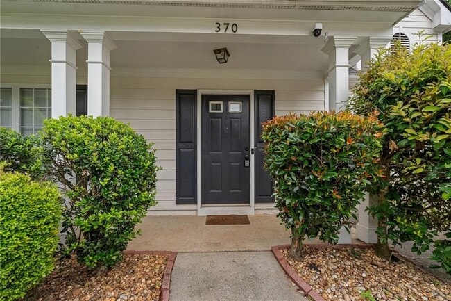 Photo - 370 Manor Glen Dr