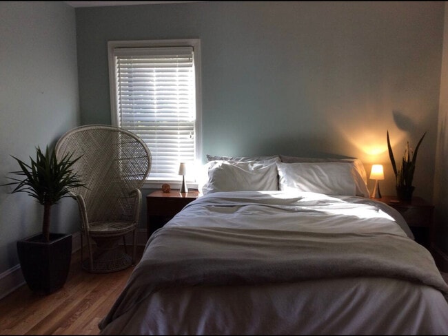 Photo - 5017 Pine St