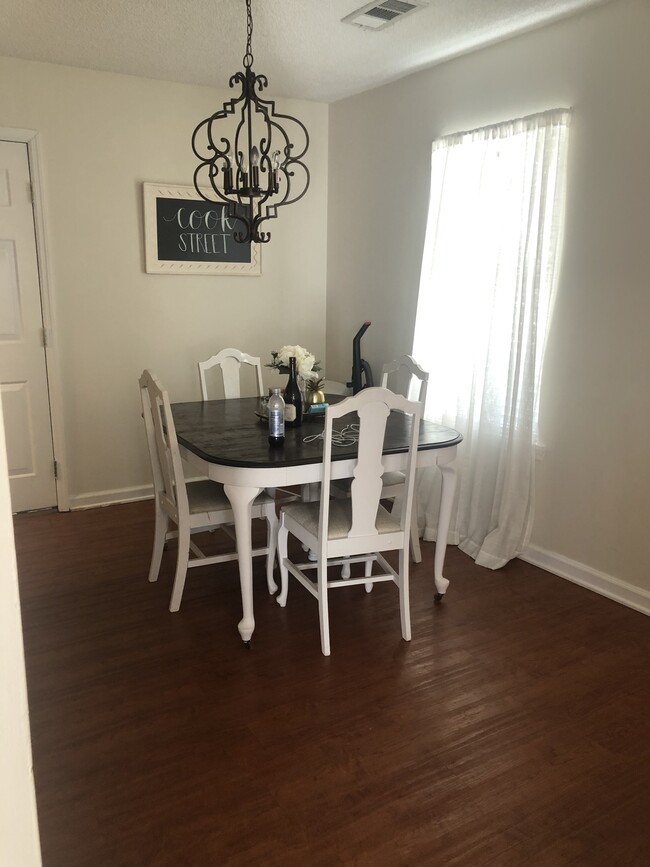 Comedor - 224 Cook St