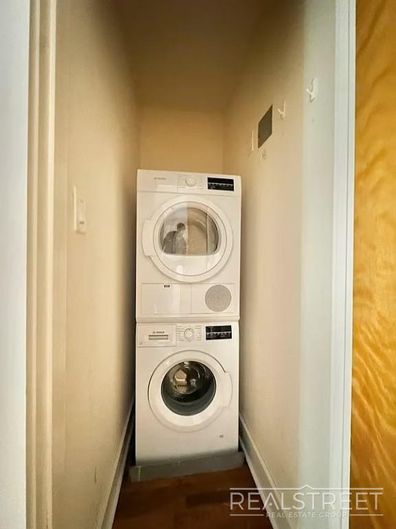 Photo - STUNNING 4 BEDROOM IN BRIGHT APARTMENT!