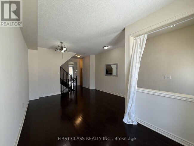 Photo - 106 William Berczy Blvd