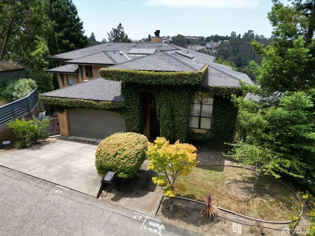 Photo - 123 Capricorn Ave