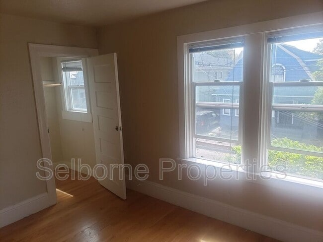 Photo - 546 Merrimac St