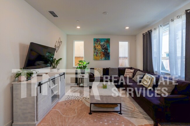 Photo - 3555 Nuestra Ave