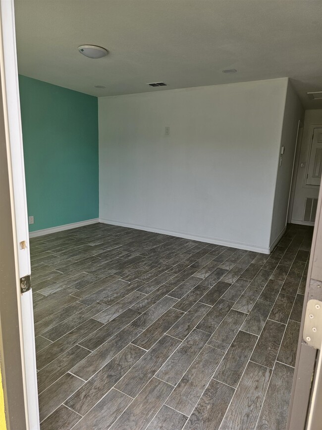 Photo - 4933 Franzetta St