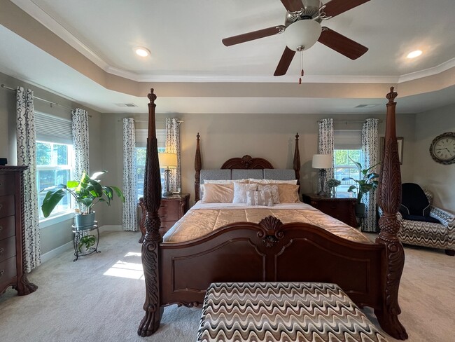 Luxurious king-size bed - 3007 Sun Valley Dr Unit The Executive Residence