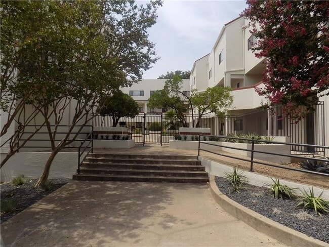 Building Photo - 2605 Enfield Rd Unit 103