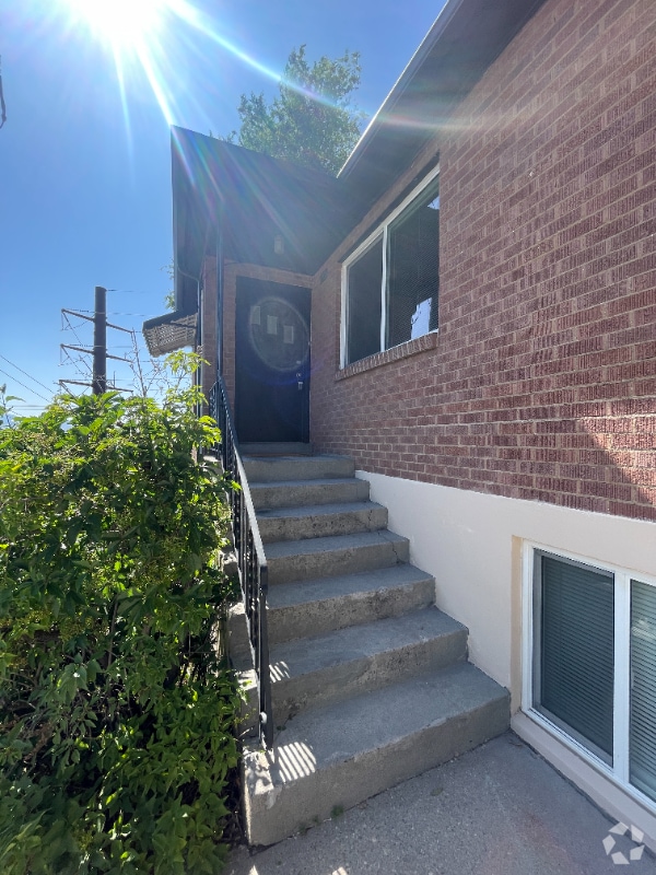 Building Photo - 1107 E 800 S Rental