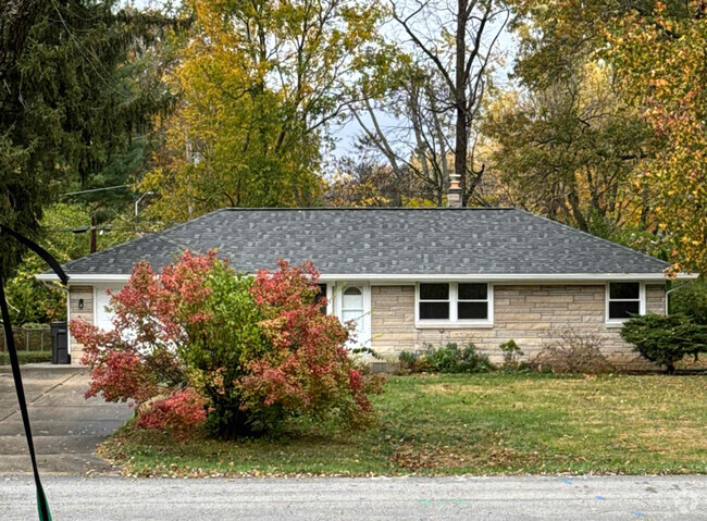 Building Photo - 1400 E Hanna Ave Rental