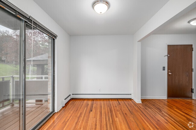 1BR, 1BA - 756SF - Dining Room