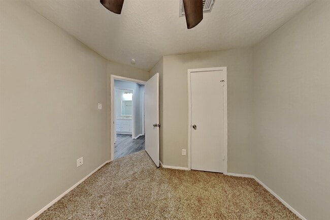 Photo - 26 Pinewood Forest Ct