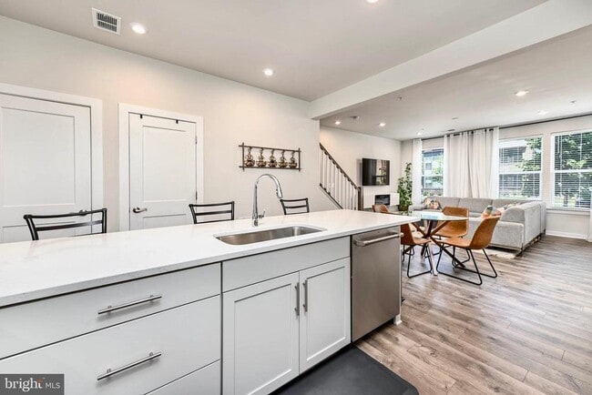 Photo - 13543 Sayward Blvd