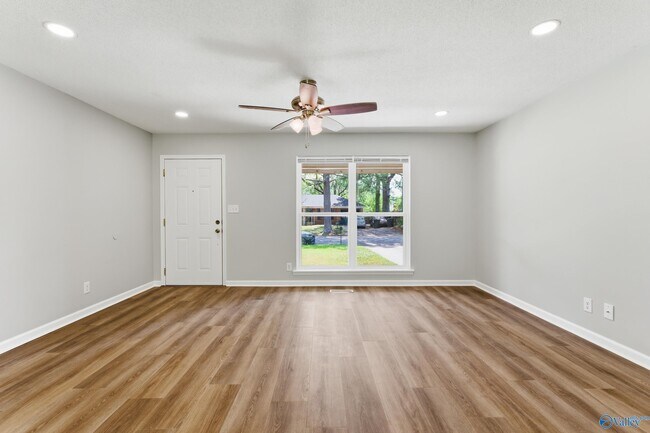 Photo - 1504 Faye St SW