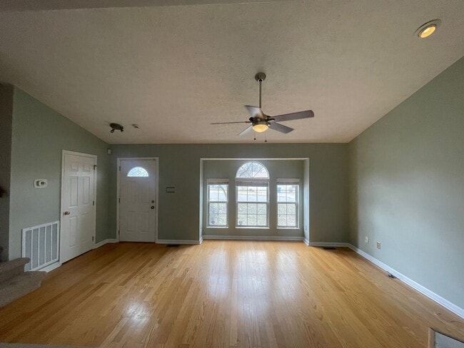 Photo - 2619 Crestpark Rd