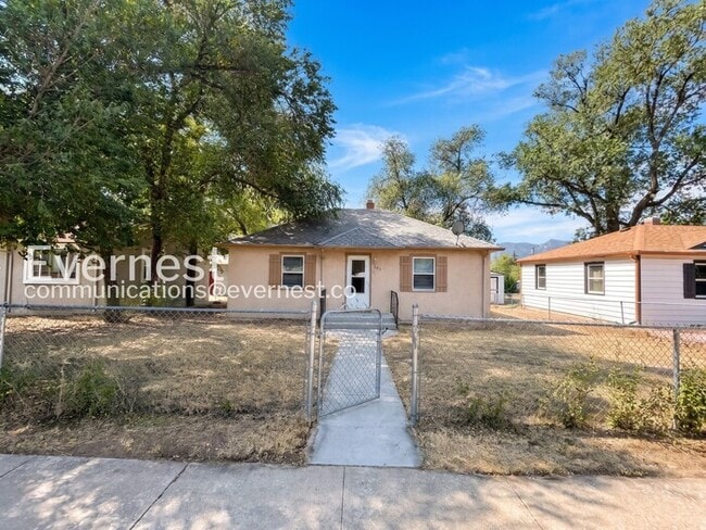 Building Photo - 943 E Las Animas St
