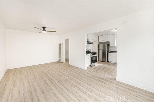 Photo - 13812 Oxnard St