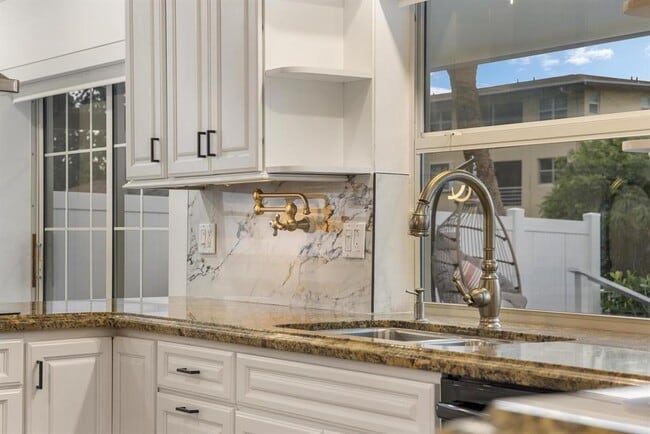 Photo - 1419 NE 57th St