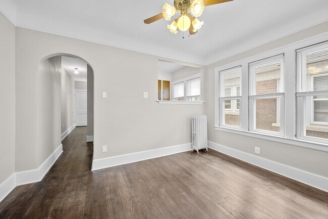 Photo - 852 Beaconsfield Ave