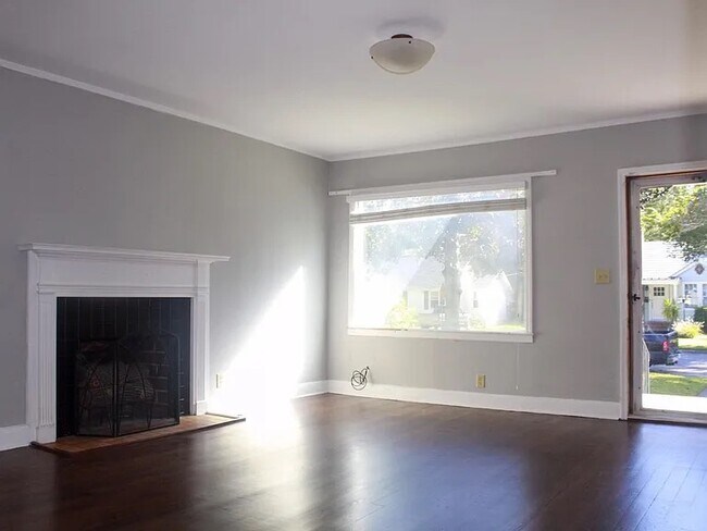 Photo - 136 E 57th St