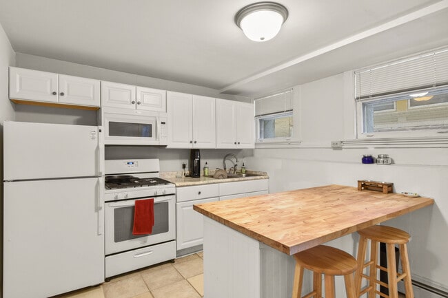 Photo - 202-204 N Pinckney St