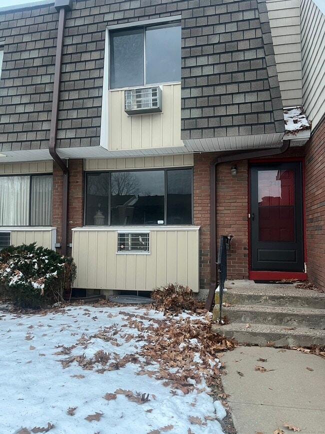 Photo - 244 High Path Rd Unit 244