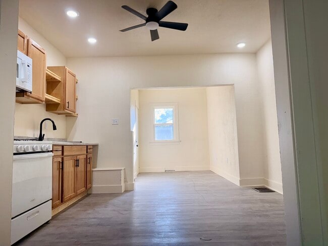 Photo - 1504 Philo Rd