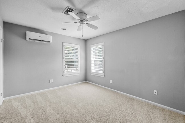 Building Photo - 30 Village Knoll Pl