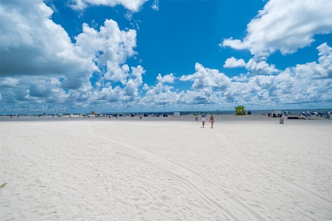 Building Photo - 441 Collins Ave Unit 27