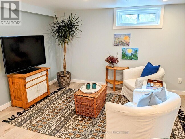 Photo - 836 Quinlan Rd