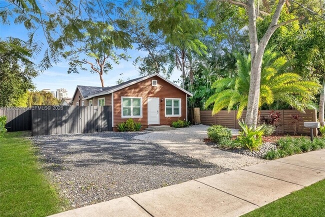 Building Photo - 230 SW 12th Ave