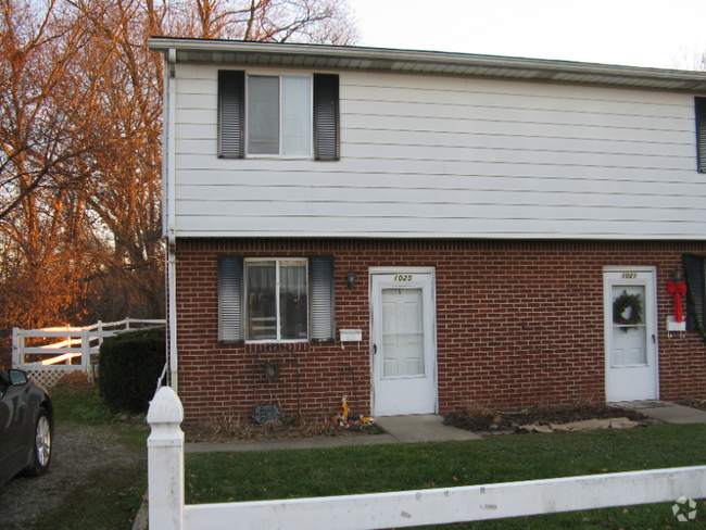 Building Photo - 1025 Highland Ave Rental