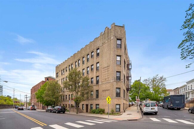 Building Photo - 787 Summit Ave Unit 9 Rental