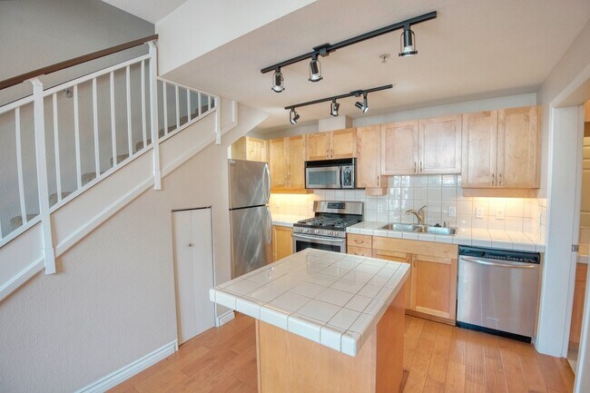 Photo - 1240 India St Unidad 113