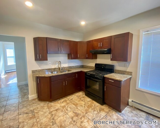 Building Photo - 42 Fenton St Rental