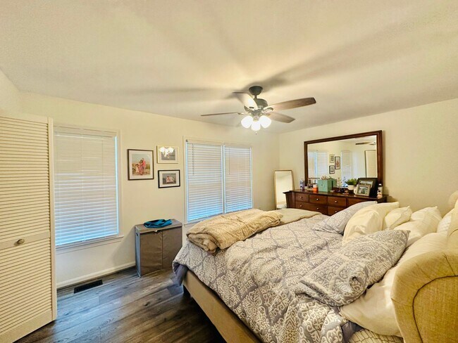 Photo - BEAUTIFULLY UPDATED TOWNHOME IN FAIRFAX!