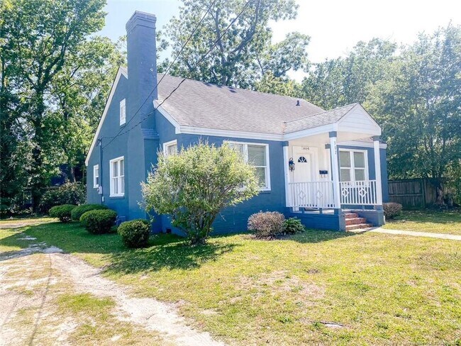 Photo - 302 E 13th St