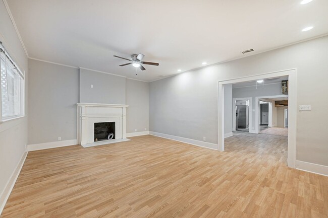 Photo - 2511 San Gabriel St