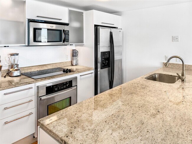 Photo - 185 SW 7th St Unidad 2701