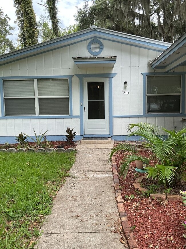 Photo - Fresh & Comfortable Living in Palatka