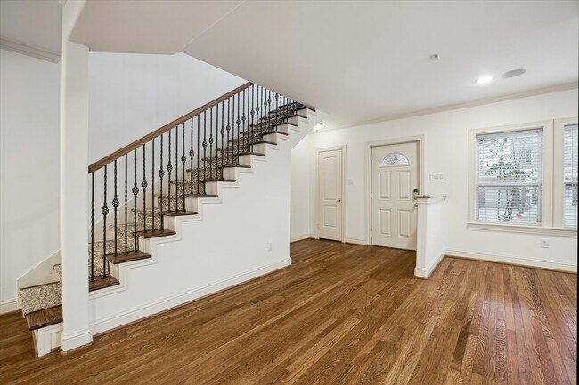 Photo - 1909 W Lamar St