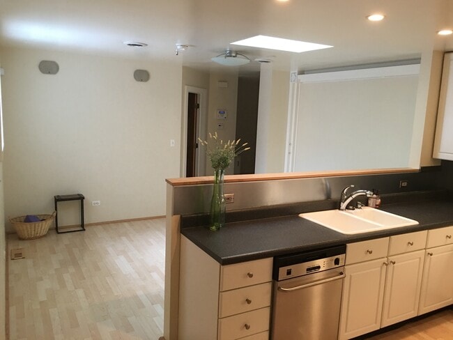Photo - 519 N May St Unit Apt. 4 - Coach House