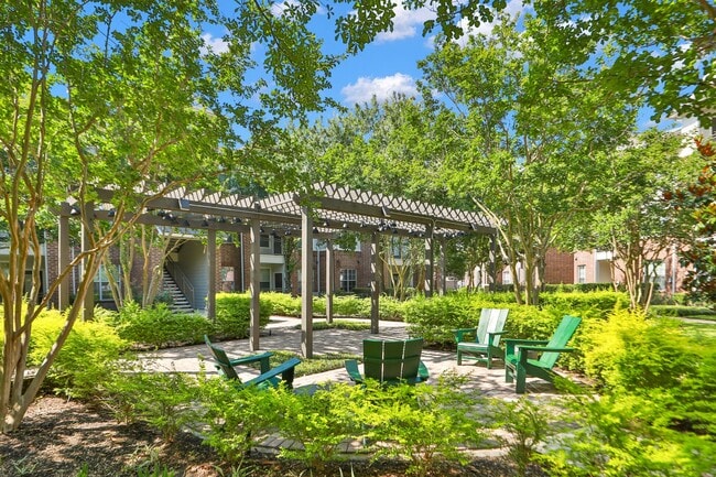 Zona de estar al aire libre en Madison on the Meadow Apartments en Stafford, TX 77477 - Madison on the Meadow