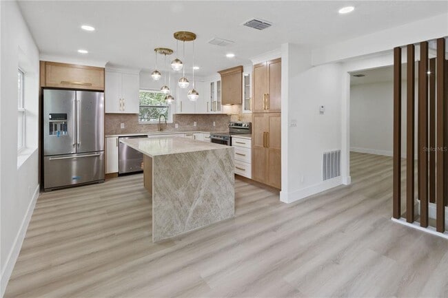 3232 W Oakellar Ave