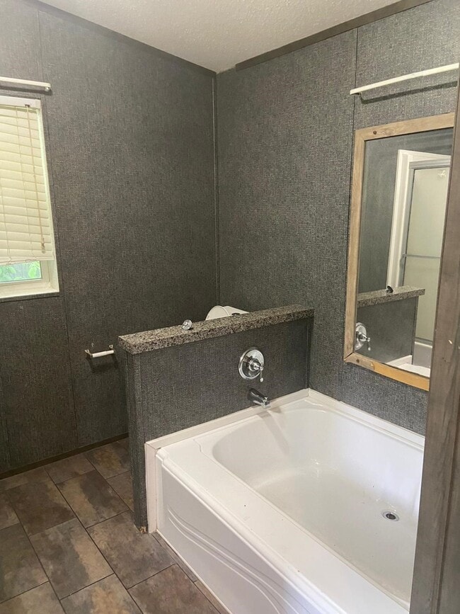 Photo - 16303 Dundee Rd