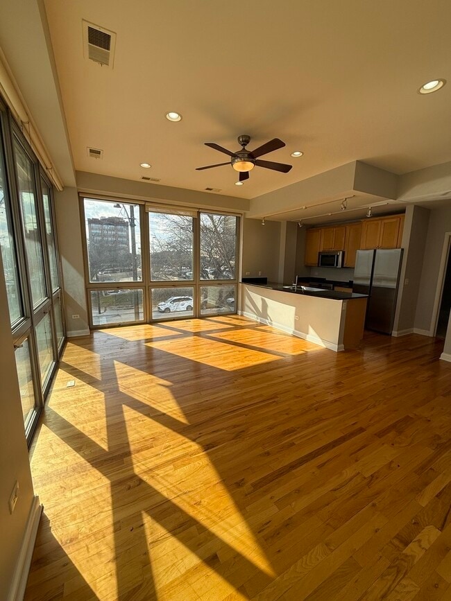 Photo - 2035 S Indiana Ave Unit 201