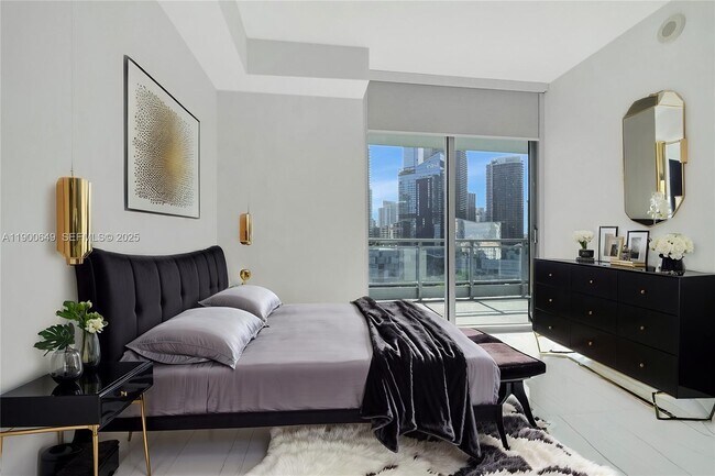 Photo - 90 SW 3rd St Unidad 1602