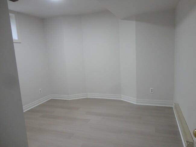 Photo - One bedroom basement apartment Unité 1