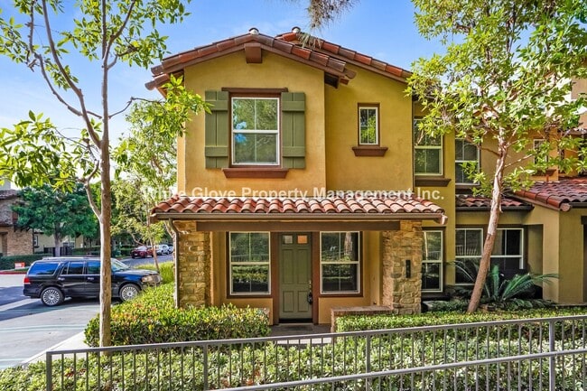 Building Photo - Charming 3-Bedroom Irvine Condo with Attached Garage and Community Amenities