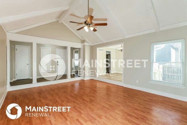 Photo - 821 E Northview St