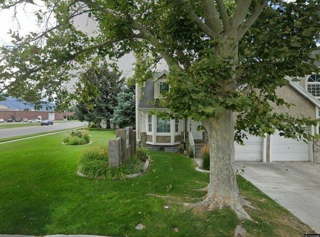 Building Photo - 690 E Downing St